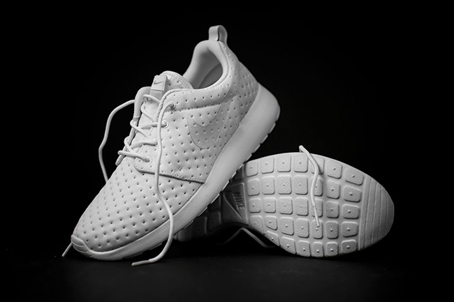 Nike Roshe One Perf Dot Pack White