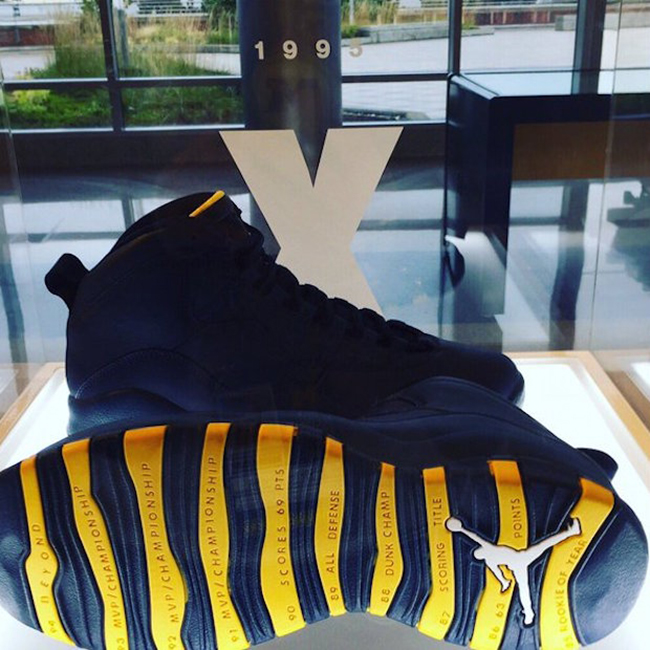 Air Jordan 10 Michigan PE