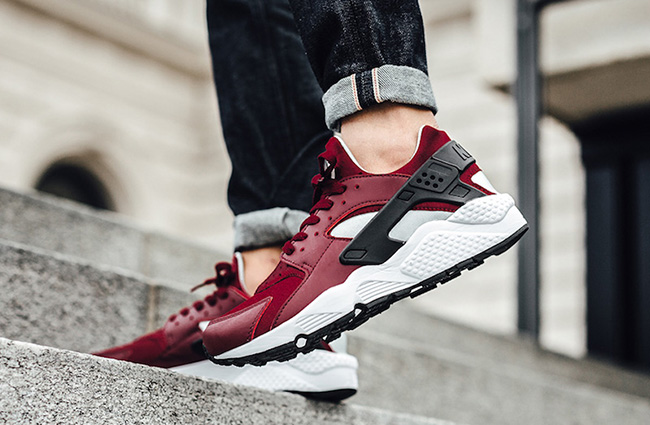 Nike Air Huarache Team Red