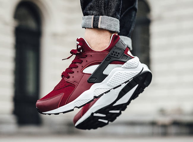 Nike Air Huarache Team Red | SneakerFiles