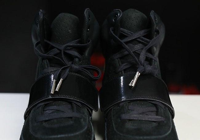 black glow yeezy 1