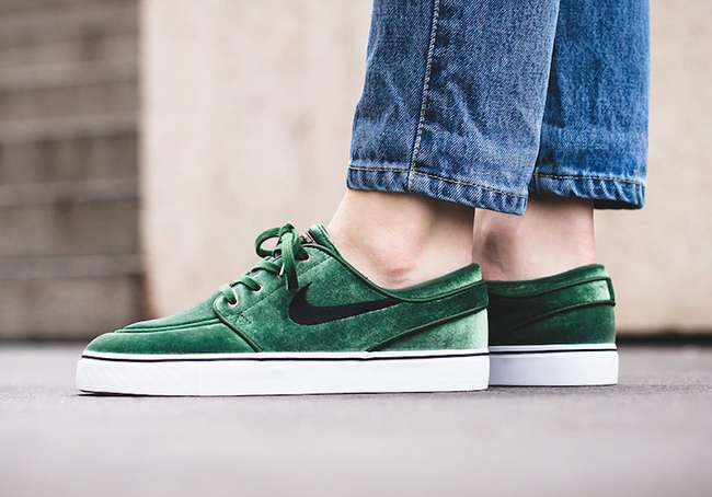 Nike SB Stefan Janoski Green Velvet Christmas On Feet