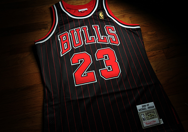 Michael Jordan 1996-97 Black Pinstripe 