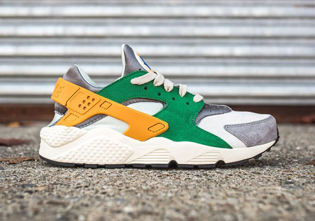 Nike Air Huarache in Pine Green and Gold Leaf