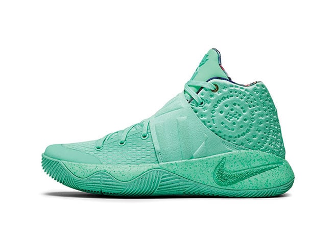 Nike Kyrie 2 Christmas