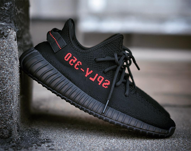 yeezys black red