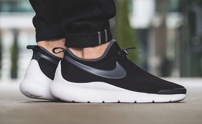 Nike Aptare Black White On Feet