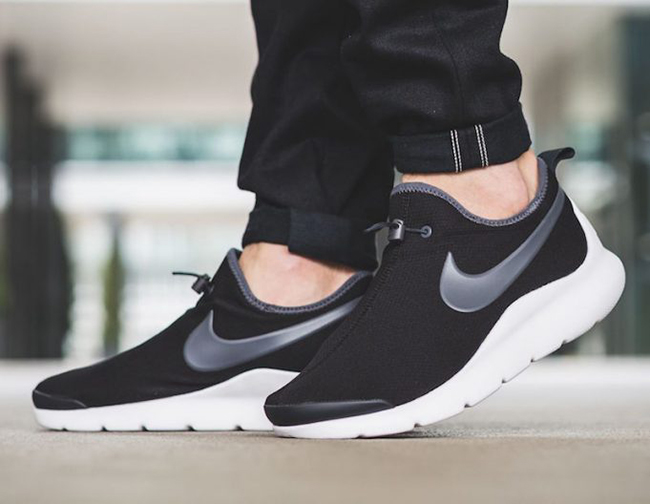 Nike Aptare Black White On Feet