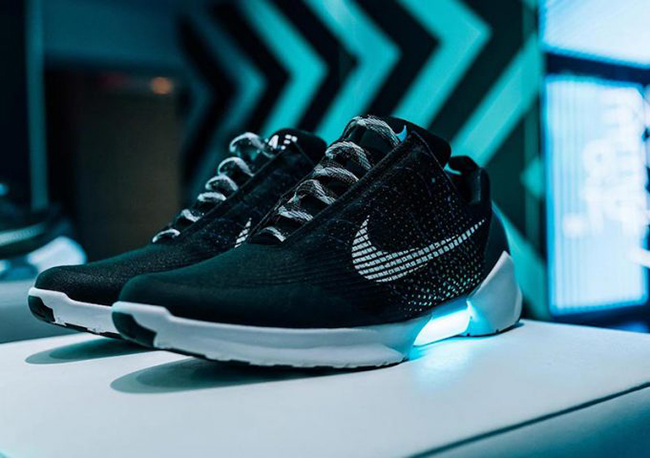 nike hyperadapt