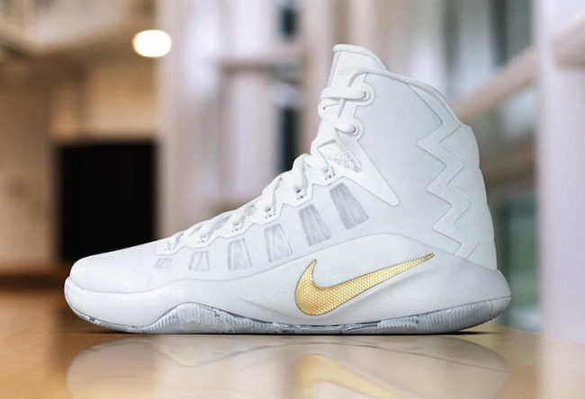 Nike Hyperdunk 2016 White and Gold ‘Christmas Day’ PE