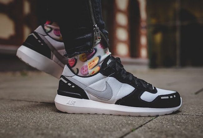 nike air vortex black and white