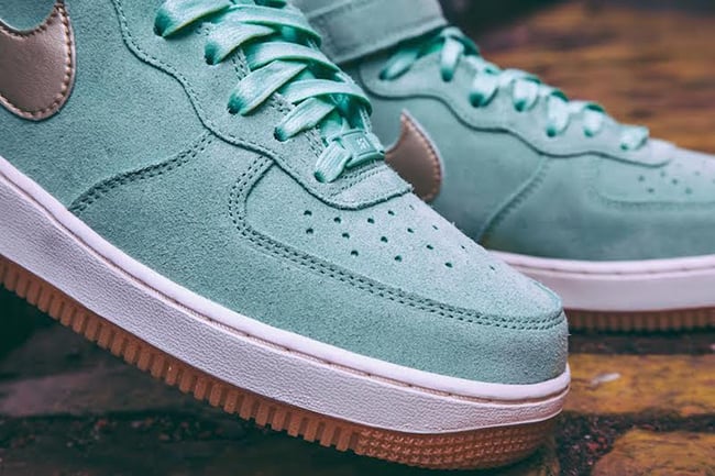 Nike WMNS Air Force 1 Mid Enamel Green