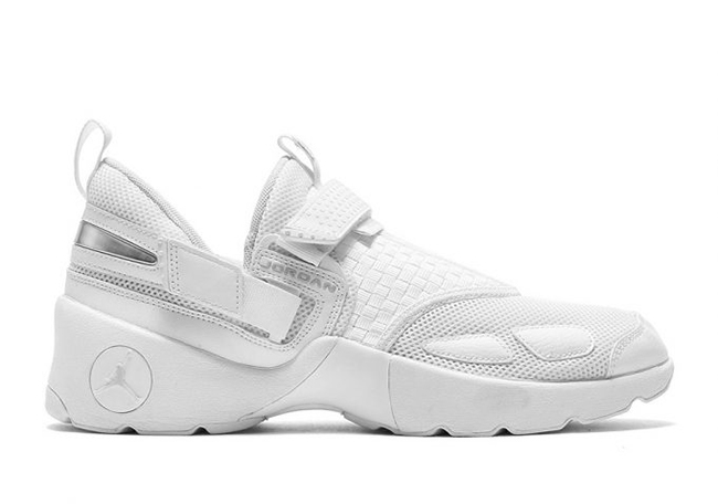 Jordan Trunner LX Triple White 897992 