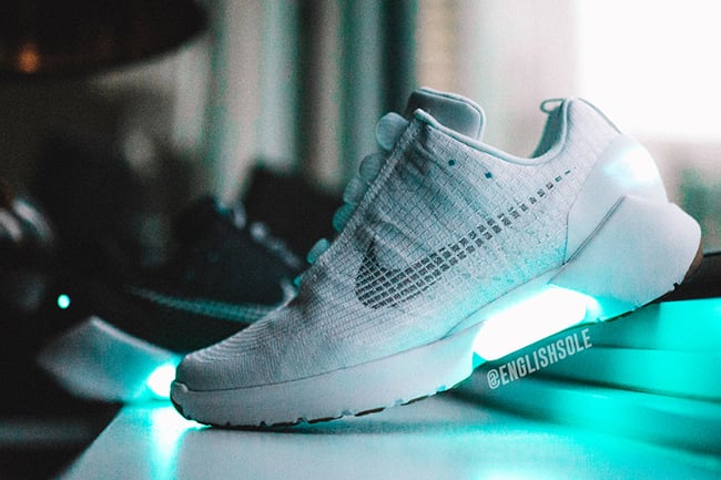 hyperadapt white