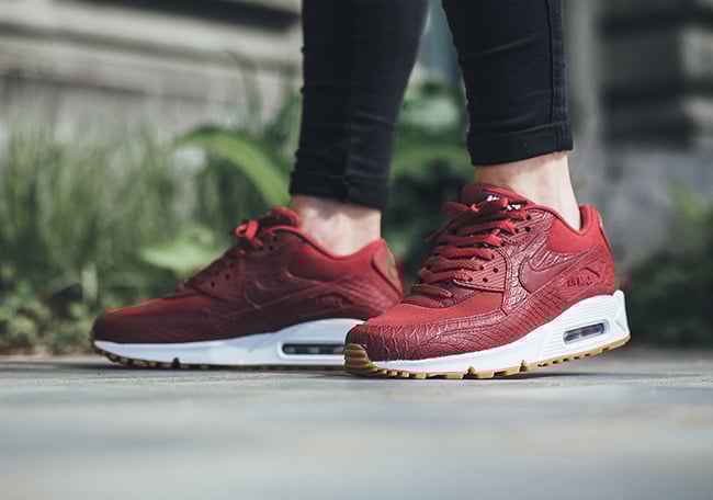 Nike WMNS Air Max 90 Premium Python Pack