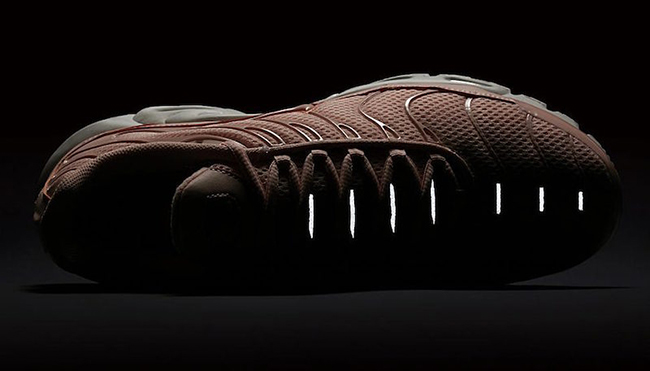 Nike Air Max Plus Breathe Arctic Orange 898014-800 | SneakerFiles