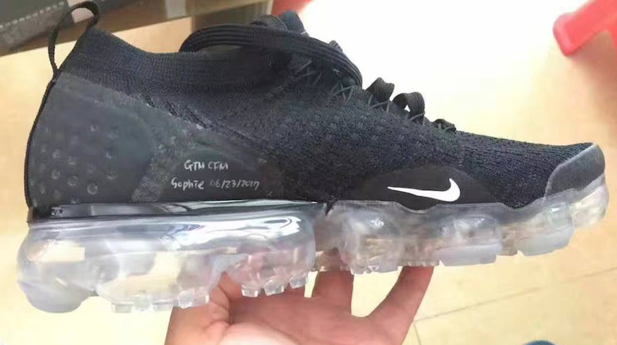 black vapormax with clear bottom