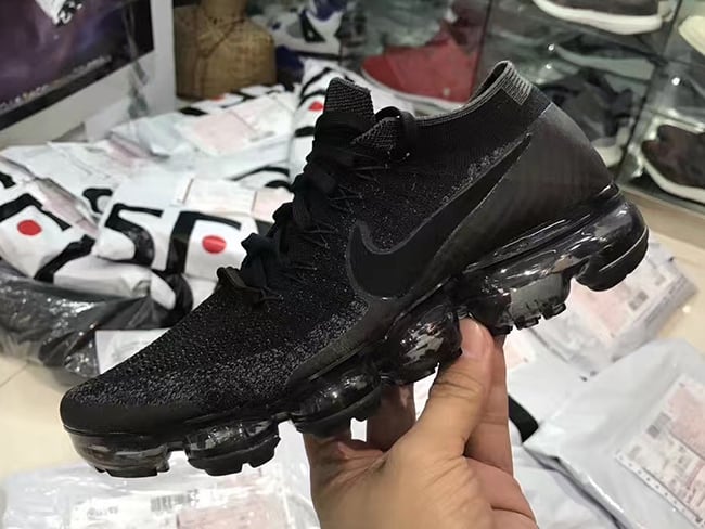 Triple Black Nike Air VaporMax 849557-006