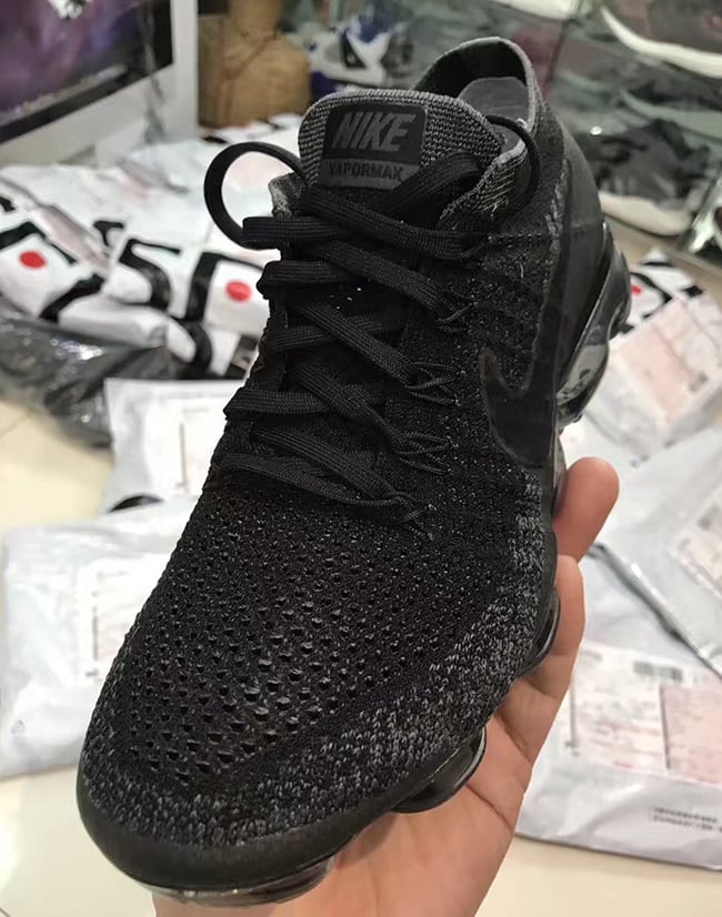 Triple Black Nike Air VaporMax 849557-006