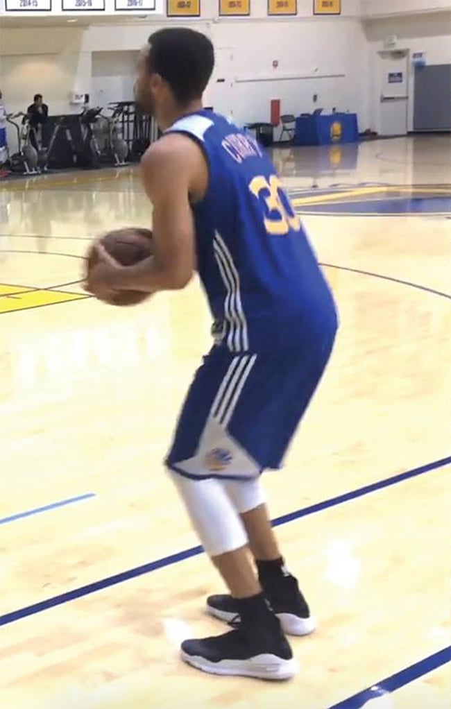stephen curry wearing curry 4