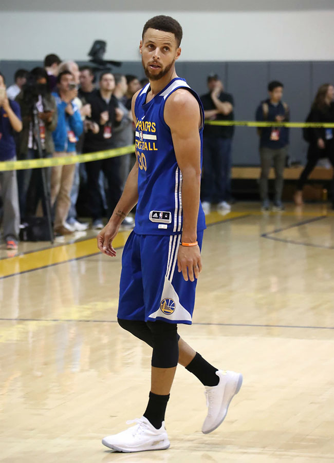 curry 4 low white