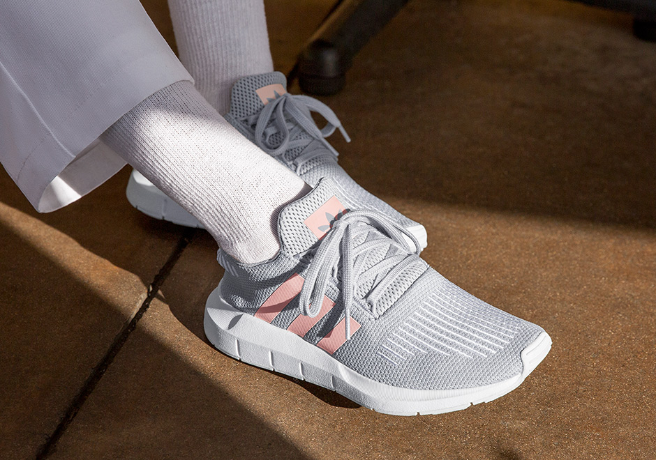 adidas swift run grey pink