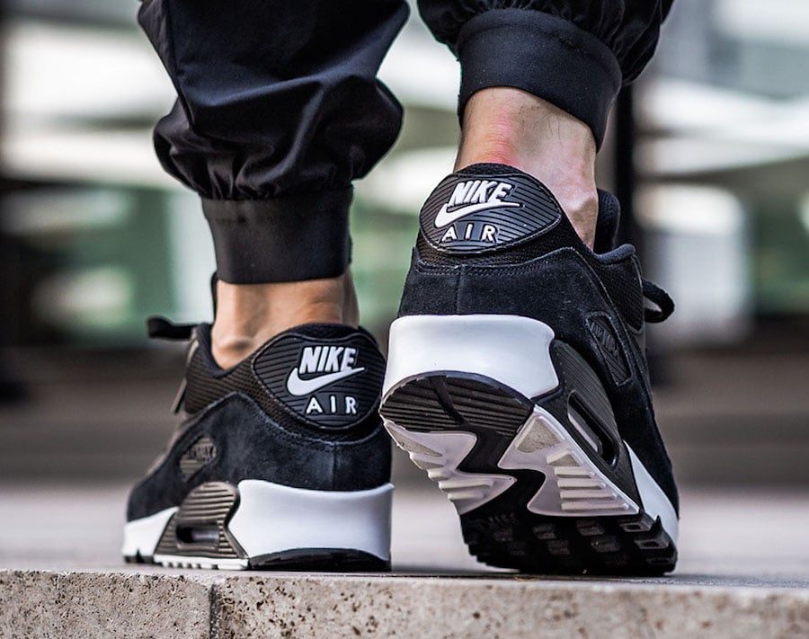 nike air max essential black and white