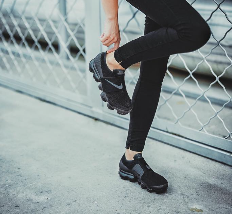 black vapormax with strap