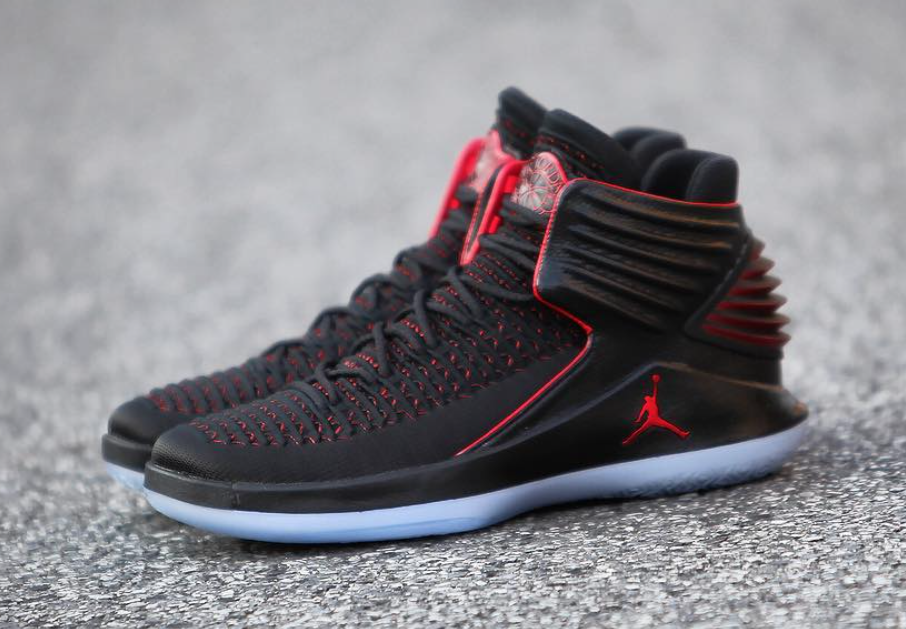 Air Jordan 32 MJ Day Banned Bred AA1253-001