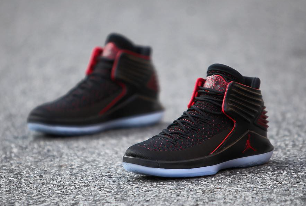 triángulo Admisión alfiler Air Jordan 32 XXX2 Bred MJ Day AA1253-001 Release Date | SneakerFiles