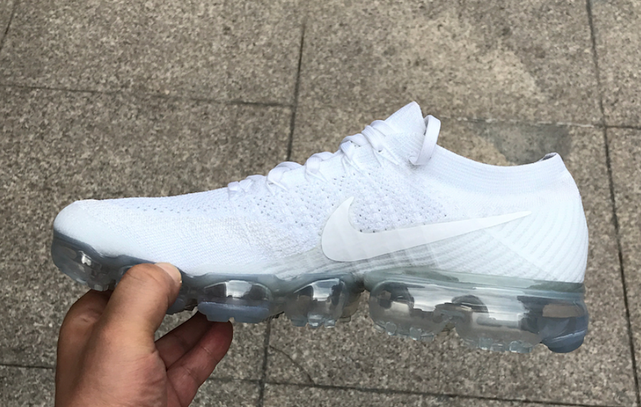 nike air vapormax flyknit triple white