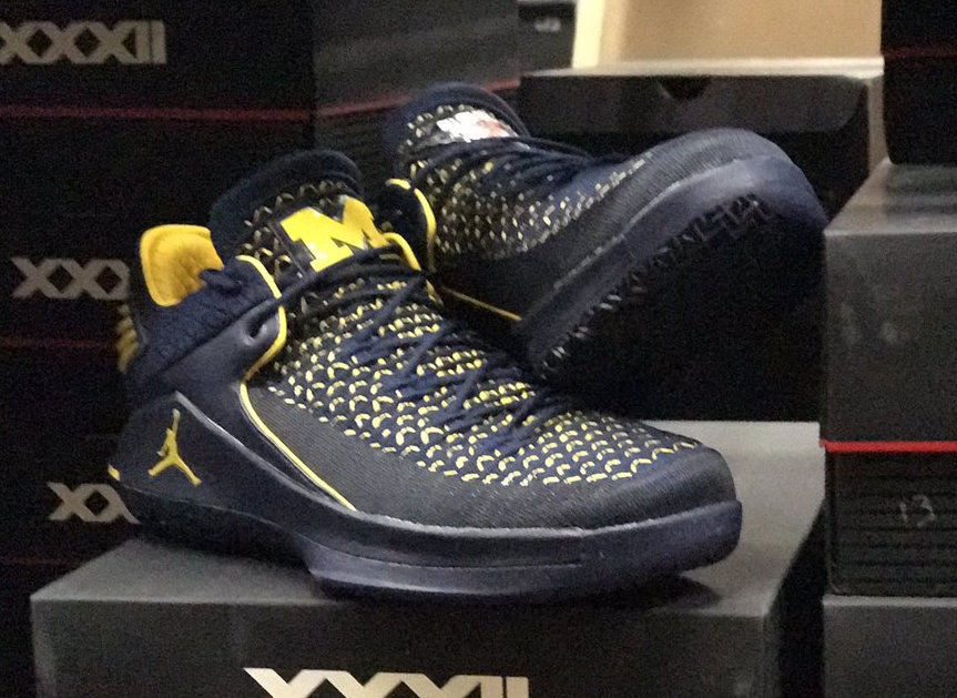 Air Jordan 32 Low Michigan PE