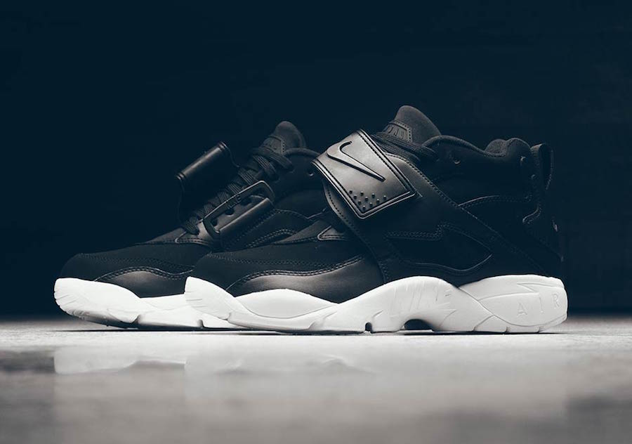 Nike Air Diamond Turf Available in Black and White