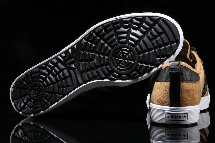 adidas Seeley Outdoor Mesa Black BY4106