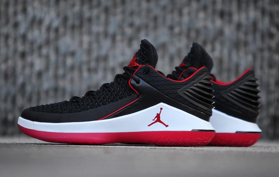 Air Jordan 32 Low Banned Bred AA1256-001