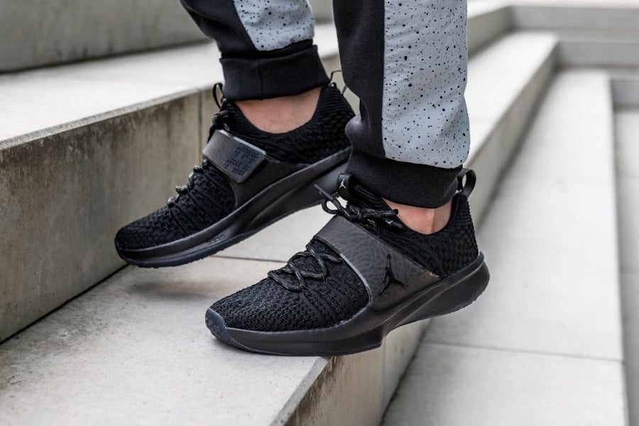 Jordan Trainer 2 Flyknit Triple Black 