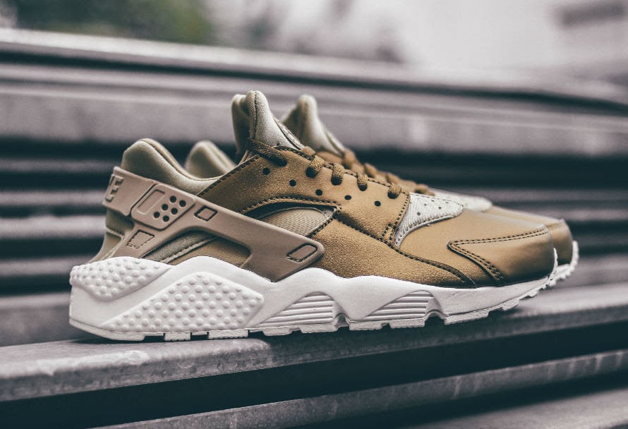 Nike Air Huarache Run SE Khaki Metallic