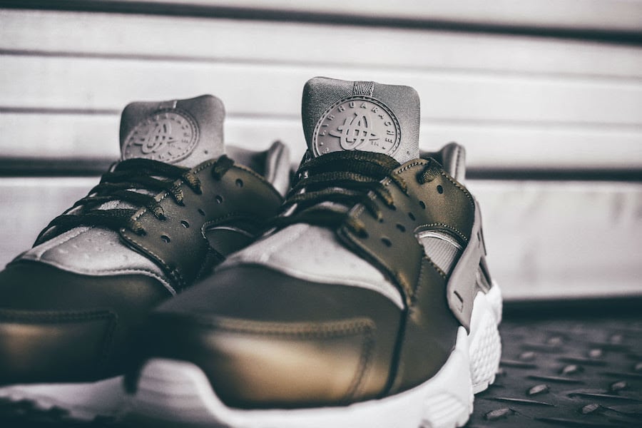 Nike Air Huarache Run SE Khaki Metallic