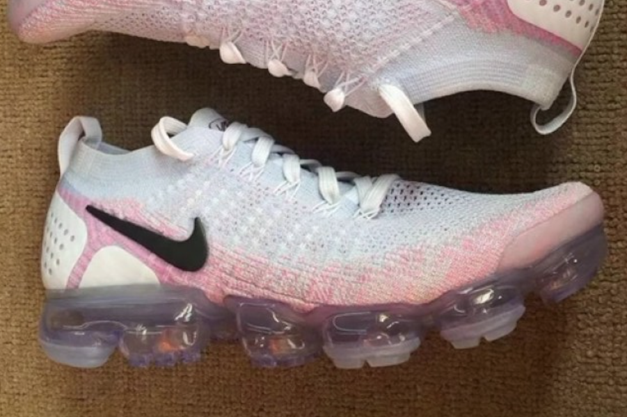 white and pink vapormax