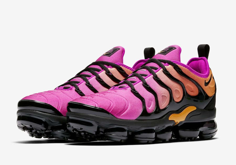 nike air vapormax pink and black