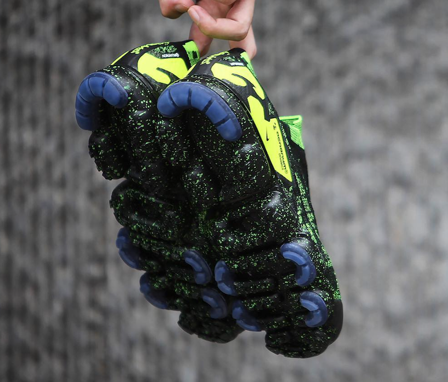 Acronym Nike Air VaporMax Moc 2 Black Volt AQ0996-007