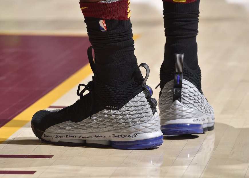 LeBron James Wears Nike LeBron 15 ‘Shox BB4’ as a Tribute to Vince Carter