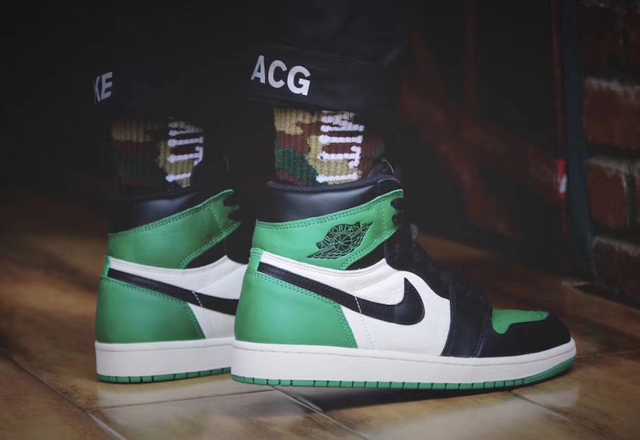 Air Jordan 1 Pine Green 555088-302 On Feet