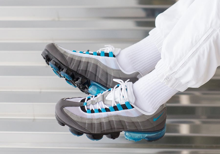 black and turquoise vapormax