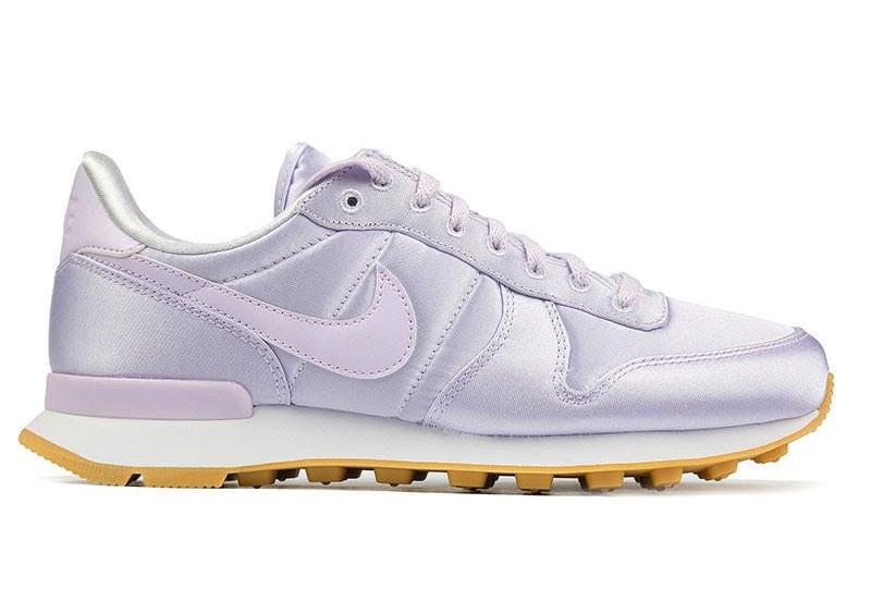 Nike WMNS Internationalist QS Satin in ‘Barely Grape’