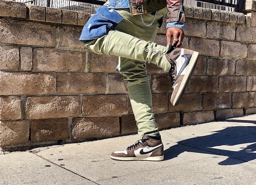 air jordan 1 travis scott on feet