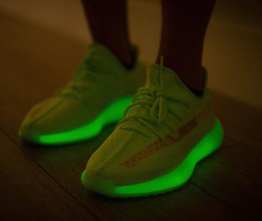 adidas yeezy boost 350 v2 glow