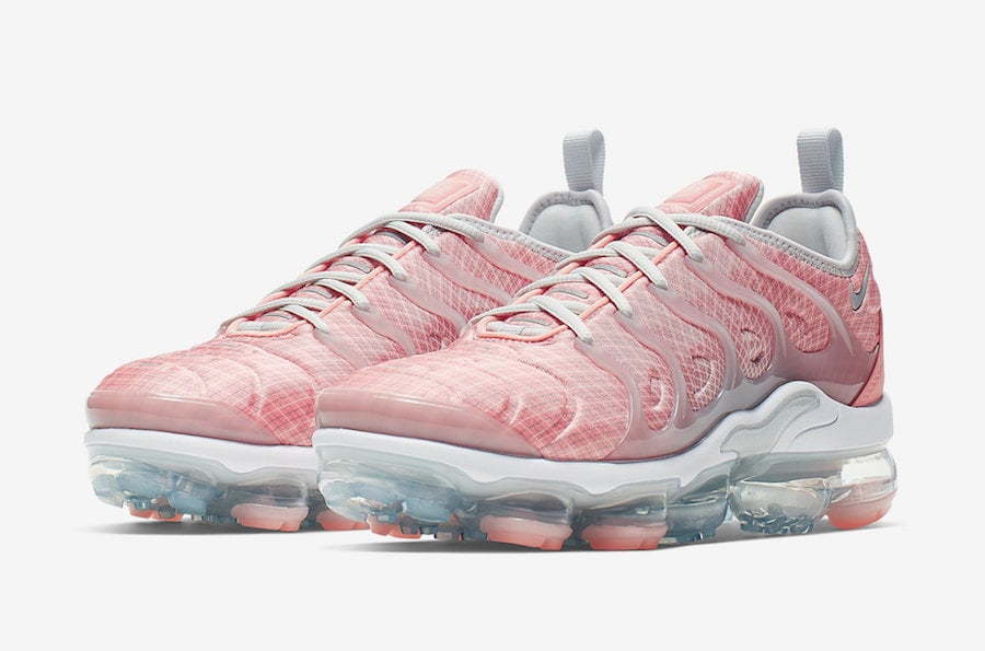 Nike Air VaporMax Plus in ‘Bleached Coral’