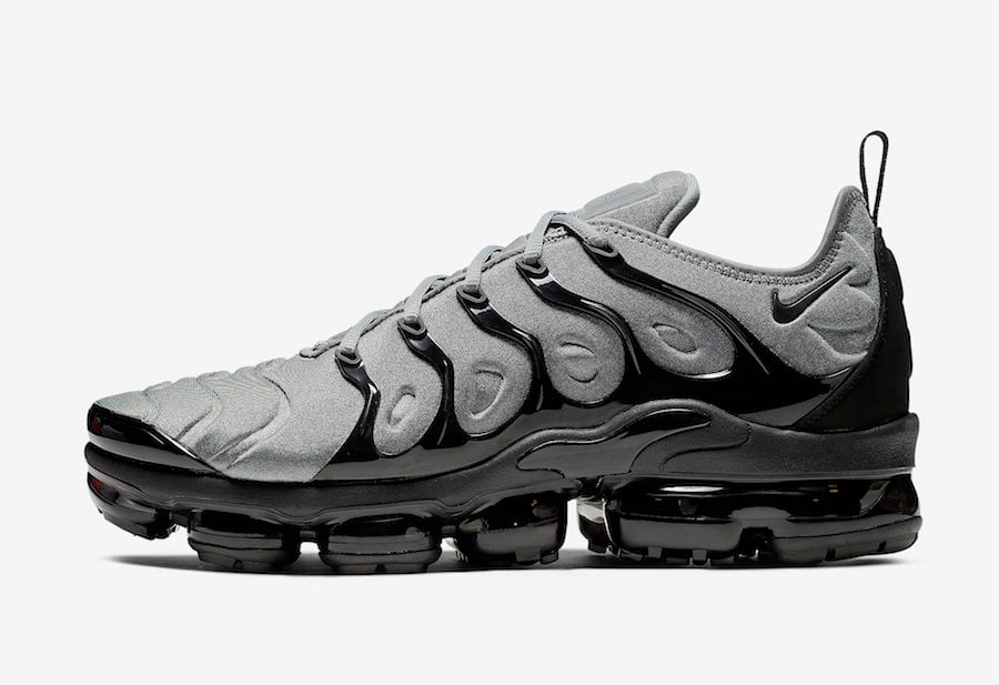 grey black vapormax plus