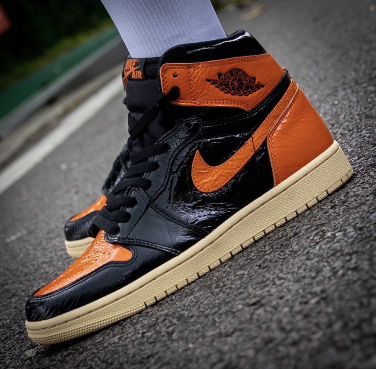 Air Jordan 1 Shattered Backboard 3.0 Black Pale Vanilla Starfish 555088